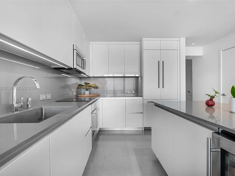 88 SW 7th St #3208 — Photo 10