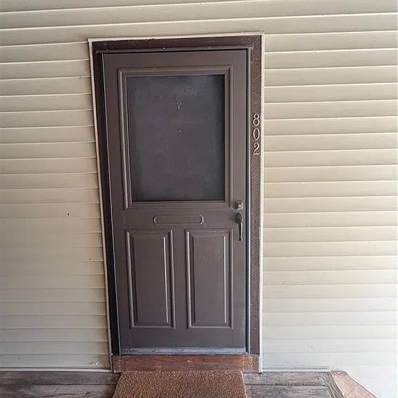 802 Lindsey Ct — Photo 16