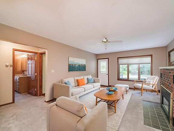 3rd image of 3423 Balsam Rd