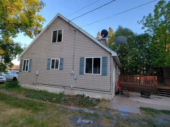 220 Hemlock St, Kingsford, MI 49802