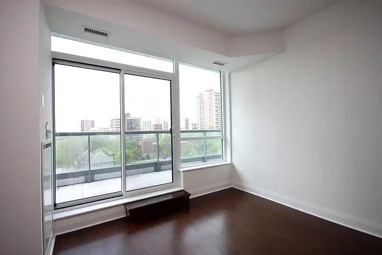 1st image of 1 Hurontario St #602
