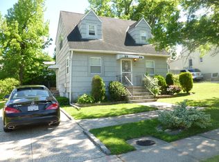 8 Cherrybrook Pl, Great Neck, NY 11020