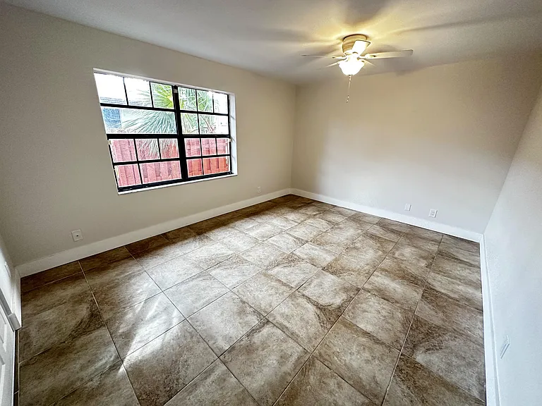 4326 Woodstock Dr #C — Photo 14