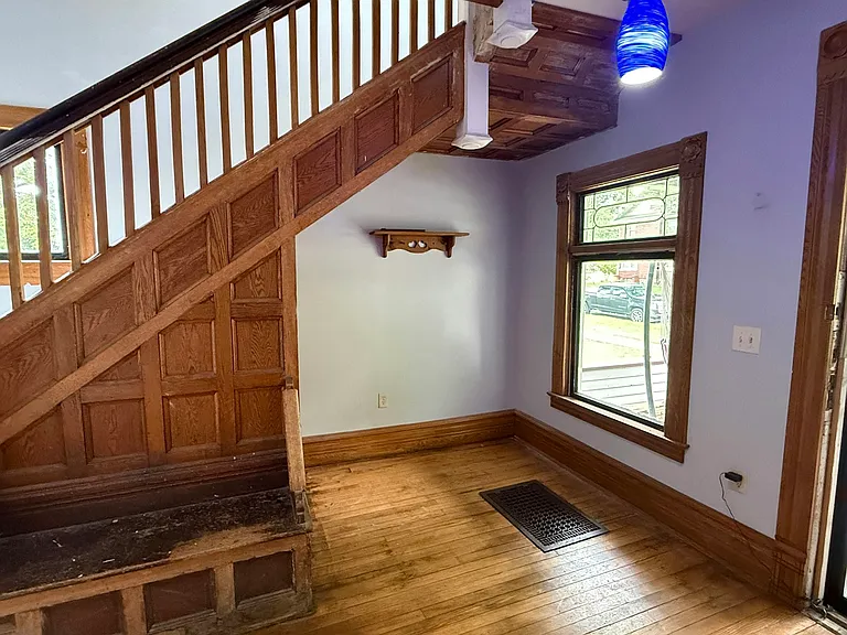 409 E Porter St — Photo 2