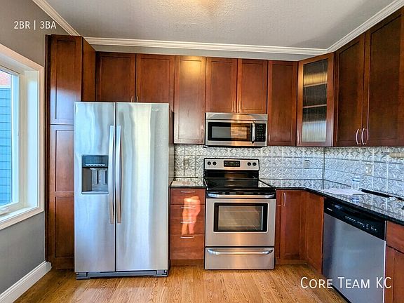 3rd image of 209 E 30th St #209