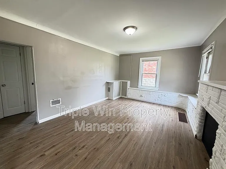 802 Rolwes Ave — Photo 9