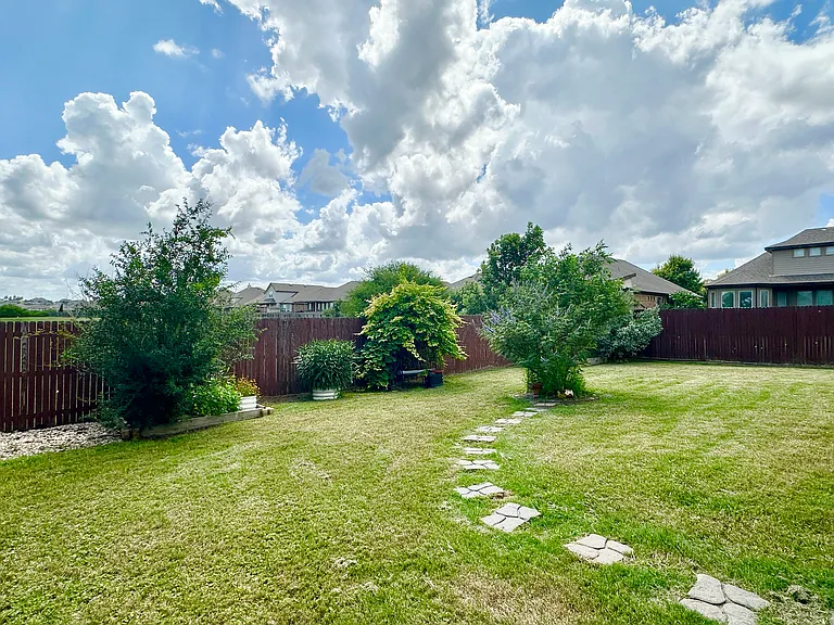 325 Cortijo — Photo 23