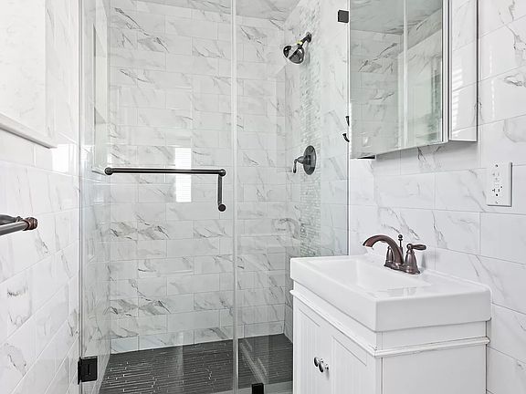 5th image of 400 E 17th St APT 603