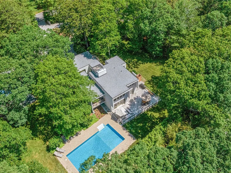 19 Woodland Way
