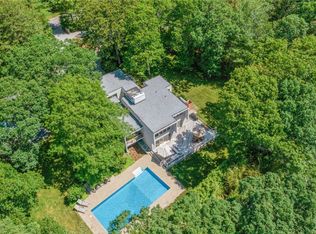 19 Woodland Way, Quogue, NY 11959