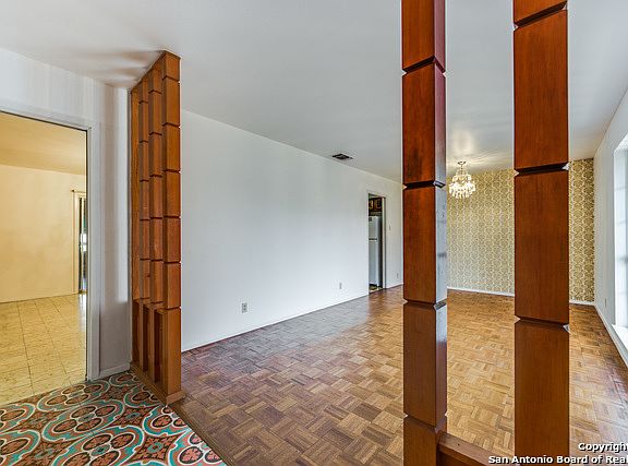 4th image of 5511 Rolling Dale Dr