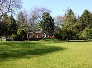 10 Pinewood Ct, Wind Point, WI 53402