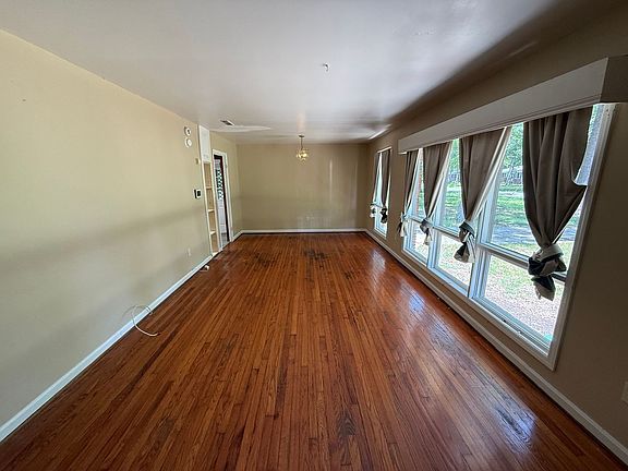 2nd image of 17 Oxford Pl NW