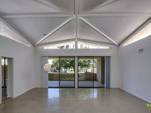 4th image of 2466 S Madrona Dr