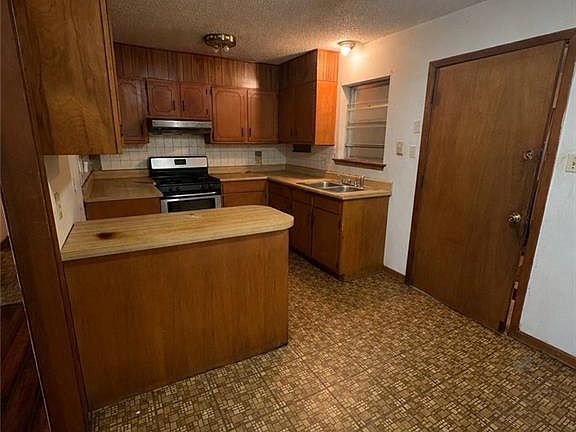 3rd image of 402 Phoenix Sq
