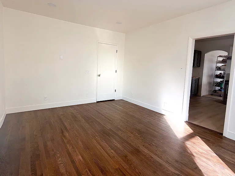 4312 Benton St — Photo 8