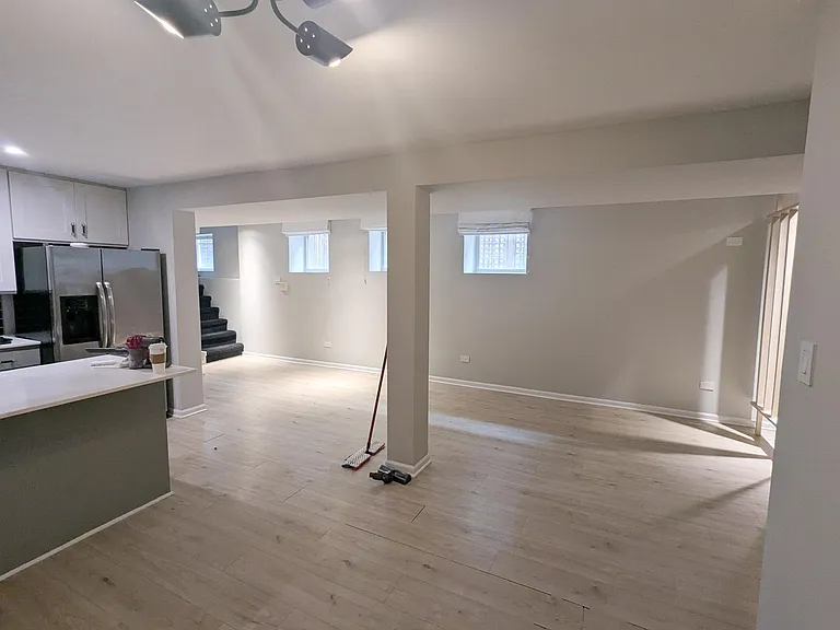 633 W. Arlington Pl. — Photo 6