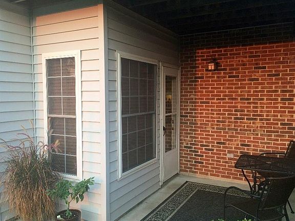 5th image of 625 Thornburg Pl