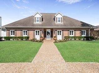 8 Bellchase Gardens Dr, Beaumont, TX 77706