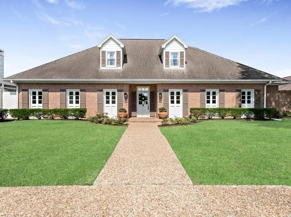 8 Bellchase Gardens Dr, Beaumont, TX 77706