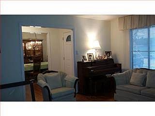 3rd image of 752 Charter St