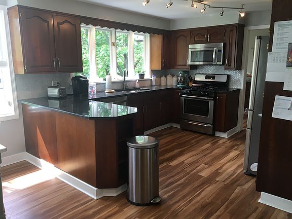 New granite and appliances