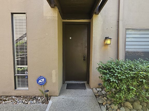 5th image of 733 Woodside Ln E Unit 9