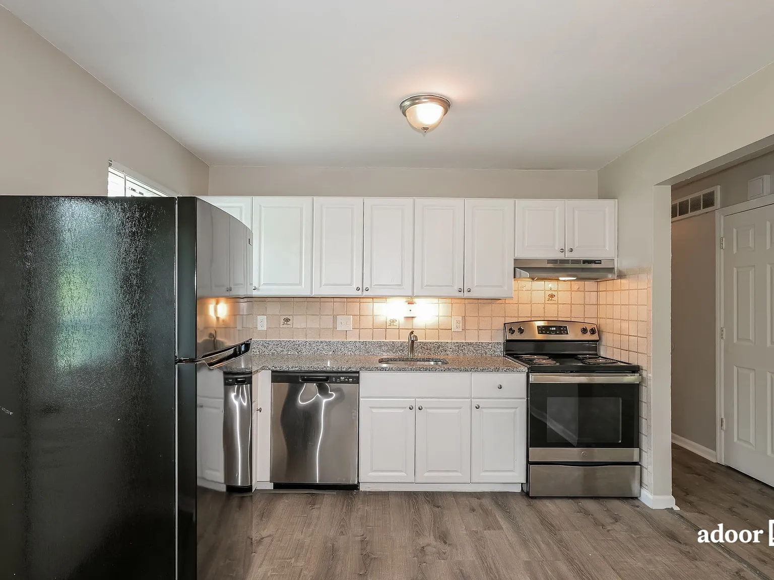 3 bed, 2.0 bath, 1056 sqft, $2,075 — Photo 3