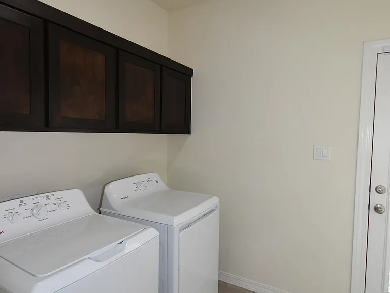 902 Bromyard Dr — Photo 9