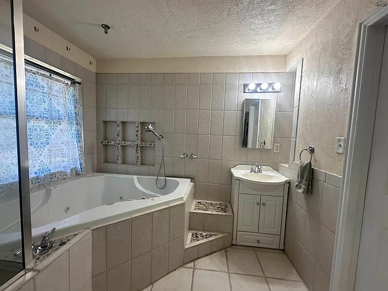 1610 Ridgemont Dr — Photo 8