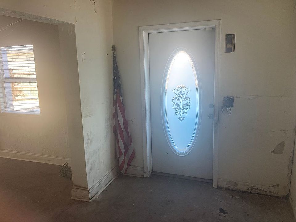 1st image of 5525 Pinetree Ave