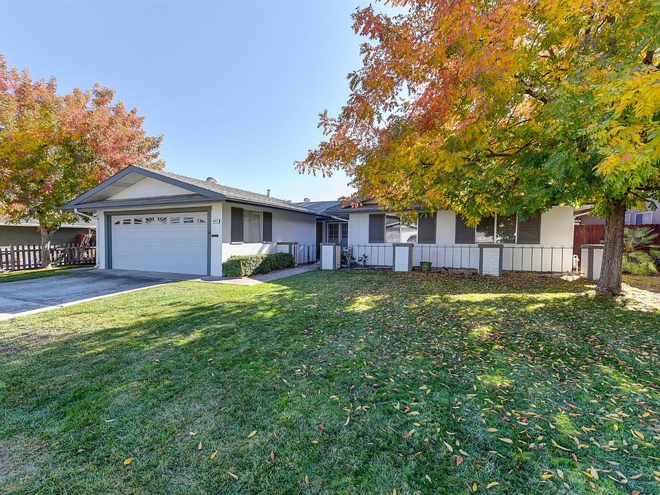 2nd image of 4957 Hillhurst Dr