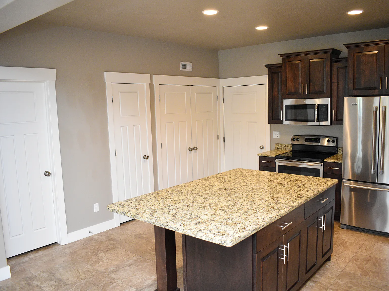 3 bed, 2.5 bath, 1461 sqft, $1,700 — Photo 4