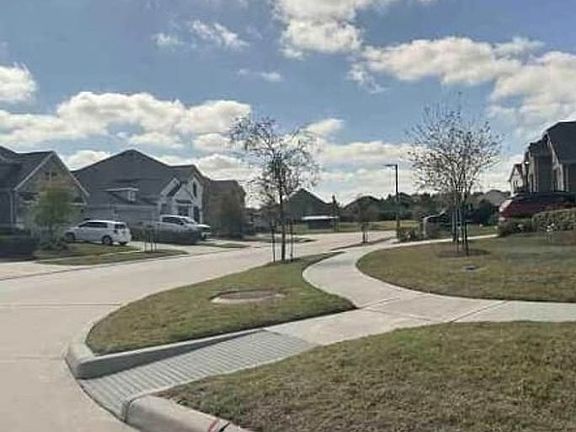 Exterior Neighborhood (street photo)