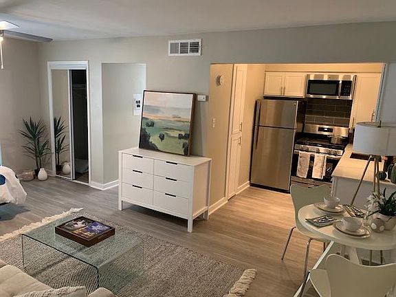 5th image of 4400 1/2 Avenue B #218
