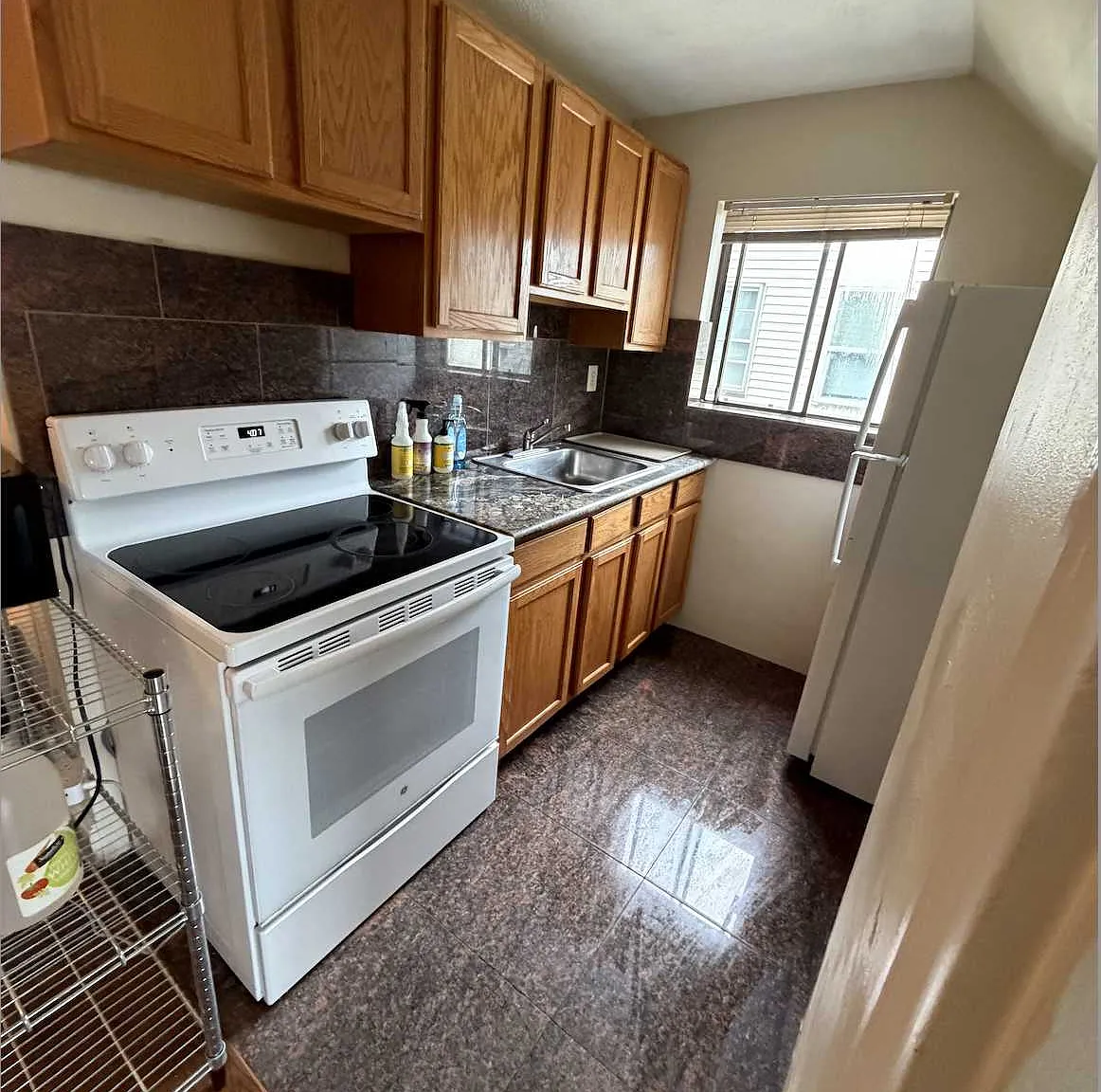 4 bed, $2,500 — Photo 1