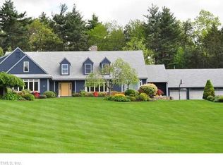 156 Woodford Hills Dr, Avon, CT 06001