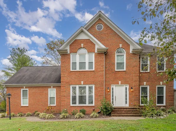 2824 Regenwood Dr, Murfreesboro, TN 37129