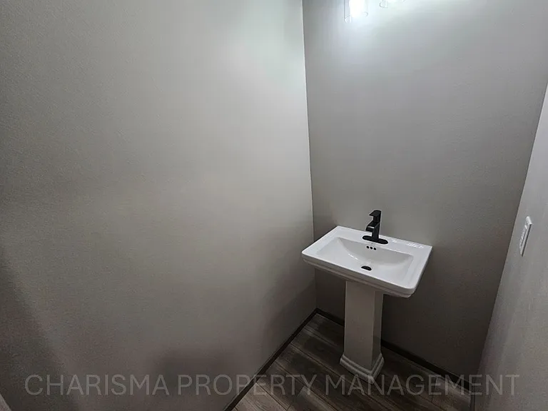 Anthony Wyatt Properties — Photo 31