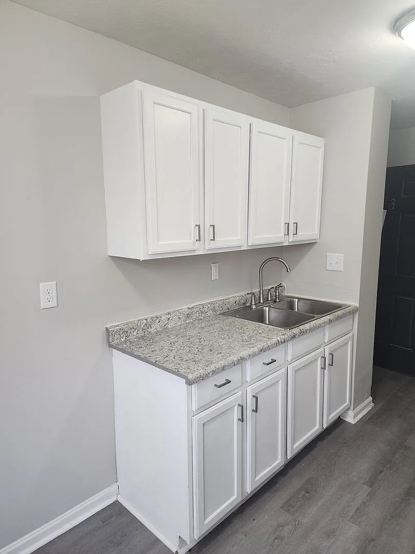 Washington Square Apartments — Photo 3