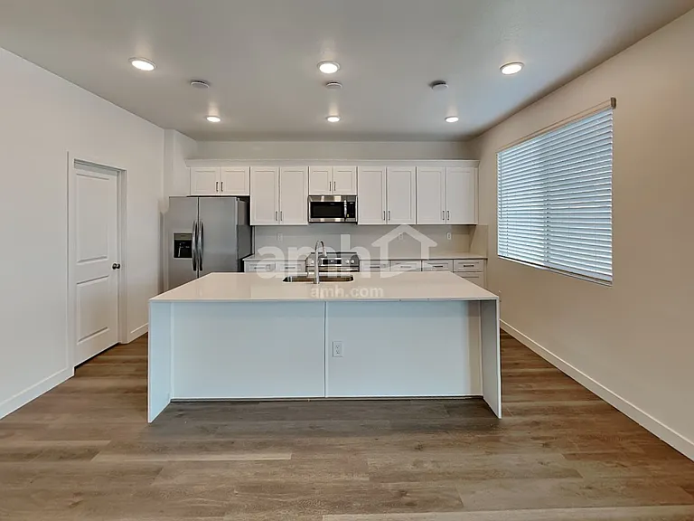 12638 W Flynn Ln — Photo 5