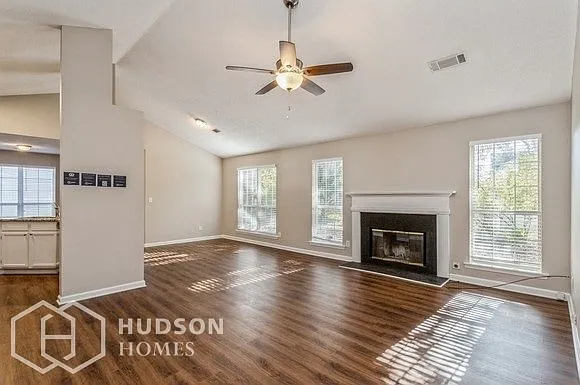3 bed, 2.0 bath, 1450 sqft, $1,899 — Photo 4