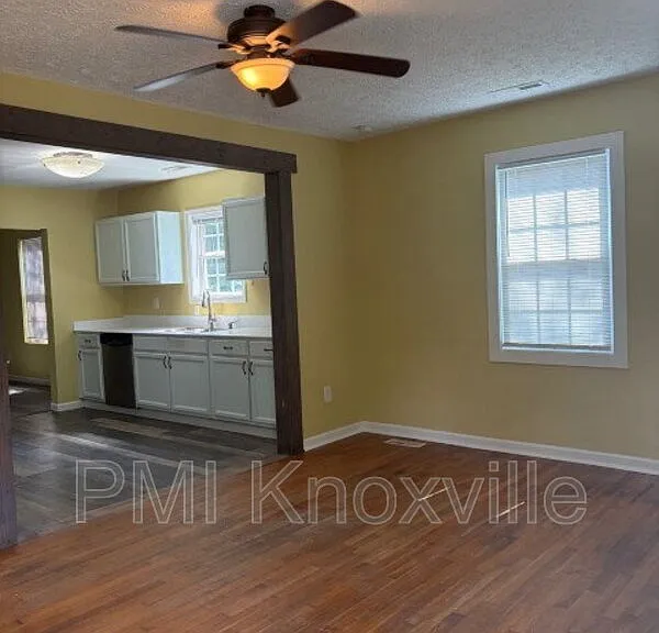 2340 Boxwood Ln — Photo 9