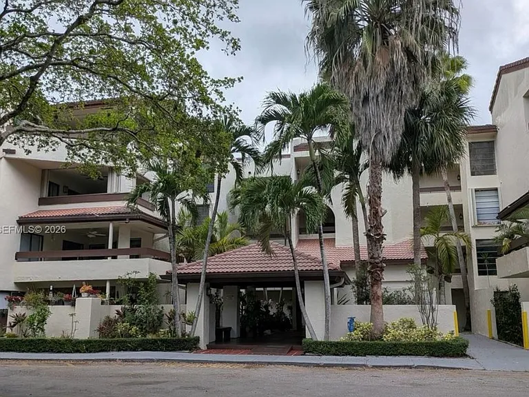 9030 SW 125th Ave #E206 — Photo 1