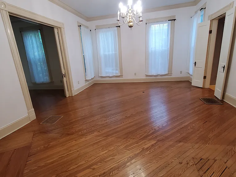114 W Lexington Ave — Photo 15
