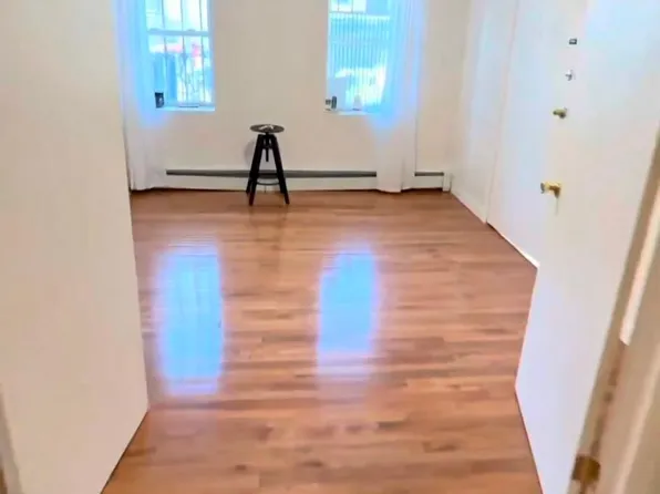 244 Woodbine Street image 3 of 9