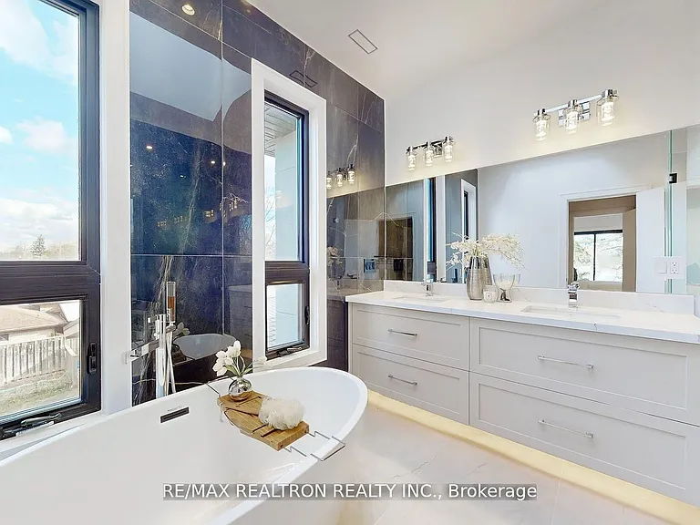 84 Murray Dr — Photo 24