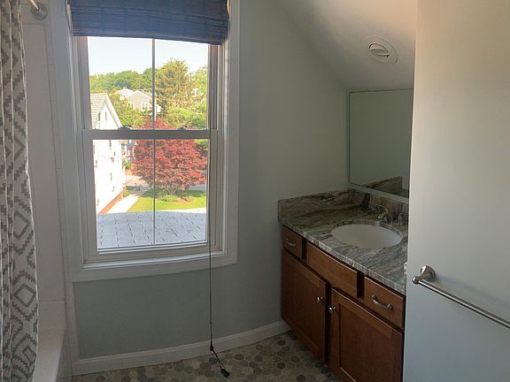 4th image of 182 Marlborough St APT E