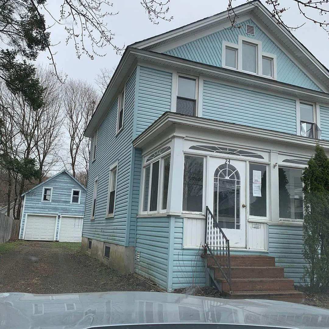 4 bed, 1344 sqft, $2,000 — Photo 1