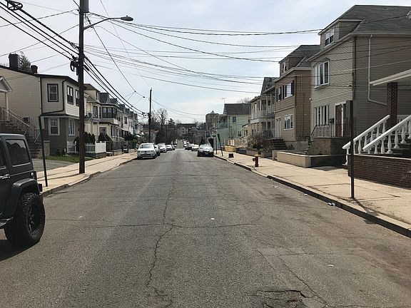 Exterior Neighborhood (street photo)